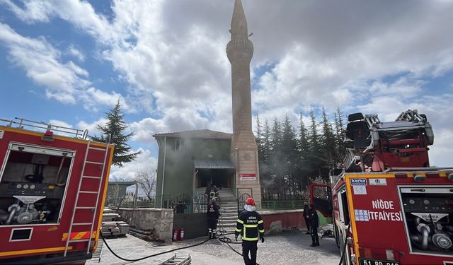 Niğde'de camide yangın!