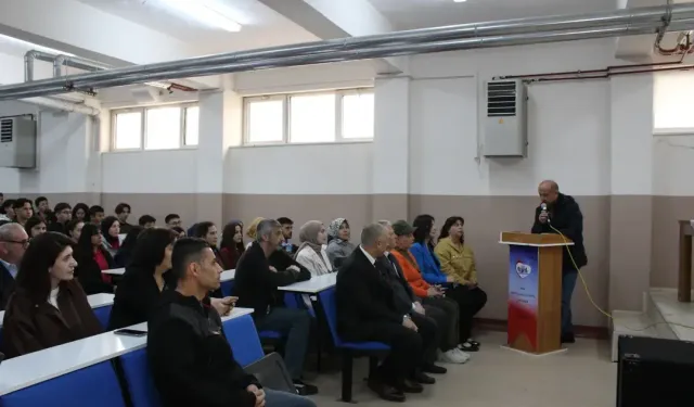 Bor’da “İyileştiren Kütüphane” Paneli