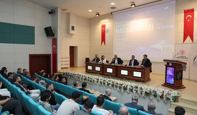 HackNiğde’de gençler geleceği kodladı