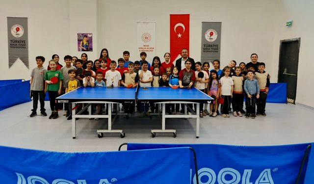 Masa Tenisi turnuvasında 23 Nisan coşkusu