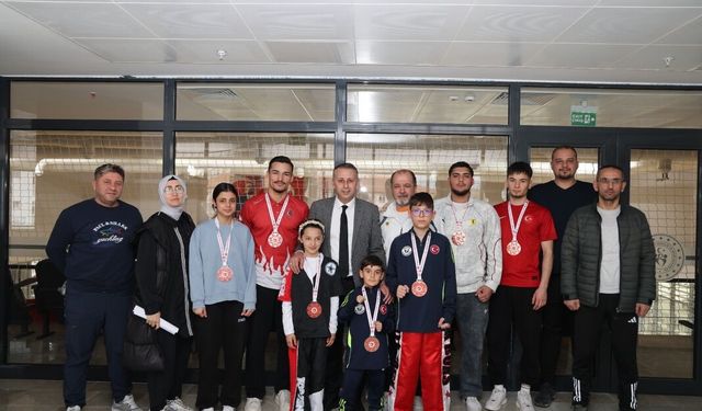 Niğdeli Sporcular Şampiyonadan 7 Madalyayla döndü!