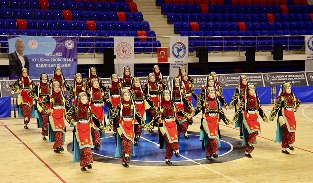 Halk Oyunları Grup Yarışmaları yapıldı