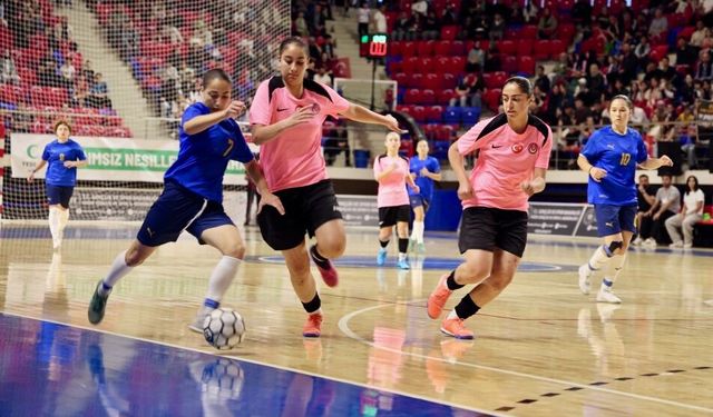 Niğde Futsal Şampiyonasına ev sahipliği yaptı