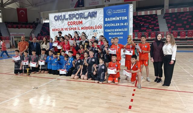 Niğde Badminton takımından Türkiye dördüncülüğü