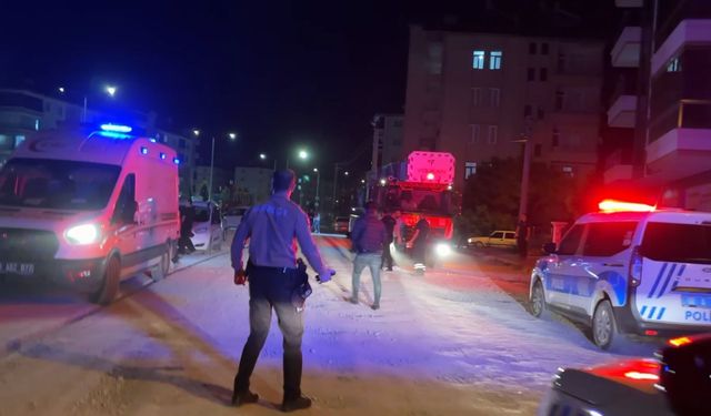 Ambulanstan fırladı, gazeteci kovaladı!