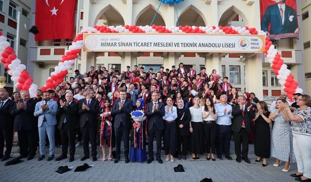 Mimar Sinan MTAL'de mezuniyet coşkusu