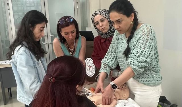 Niğde'de Sağlık Personeline NRP Eğitimi