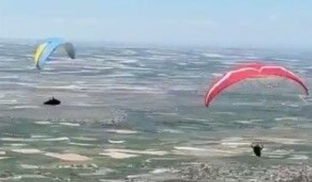 Paraşütle Karapınar'dan Bor'a yolculuk yaptı