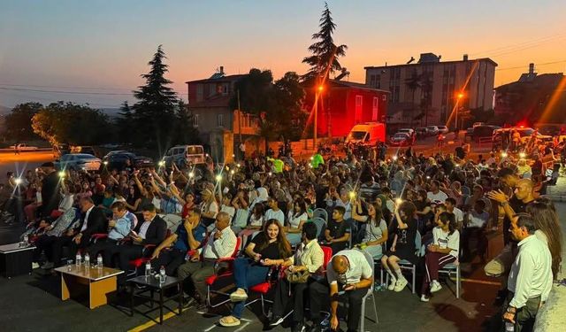 Altunhisar'da Açık Hava Sineması