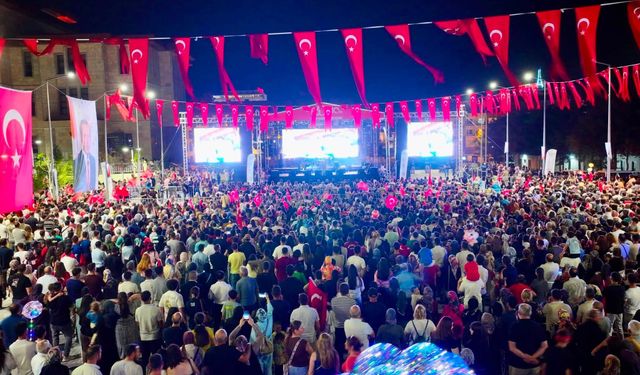 Niğde 15 Temmuz’ da Kırmızı Beyaza büründü
