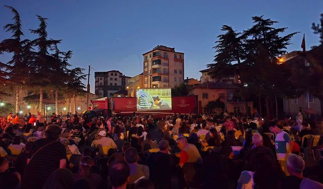 Ulukışla’da açık hava sinema keyfi