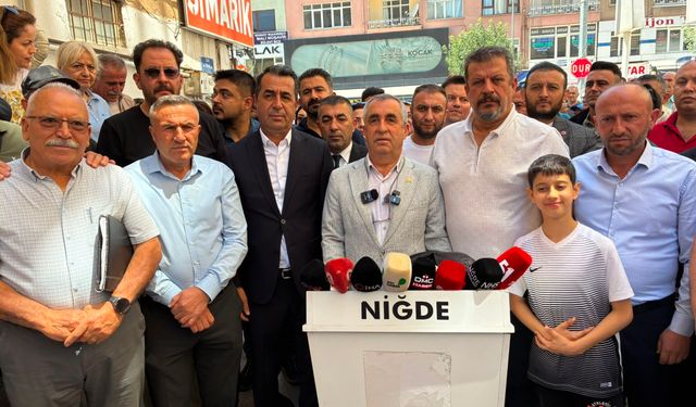 CHP Niğde’den 5 bin 300 kişi toplu istifa etti!