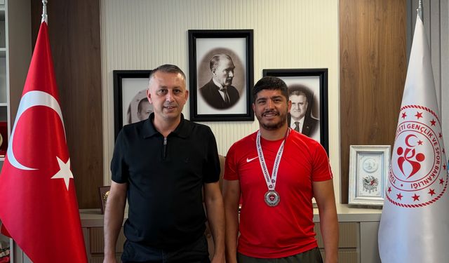 Dünya İkincisi Genç’ten Müdür Dorul’a ziyaret