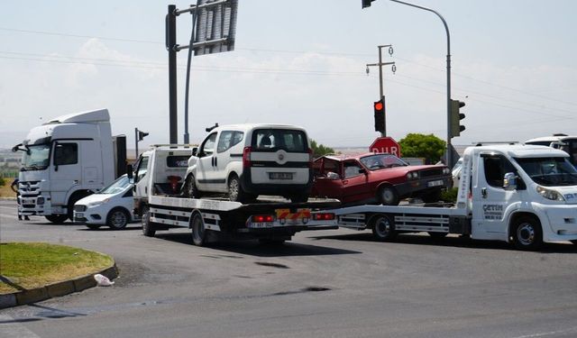 Niğde-Bor yolunda iki araç çarpıştı!