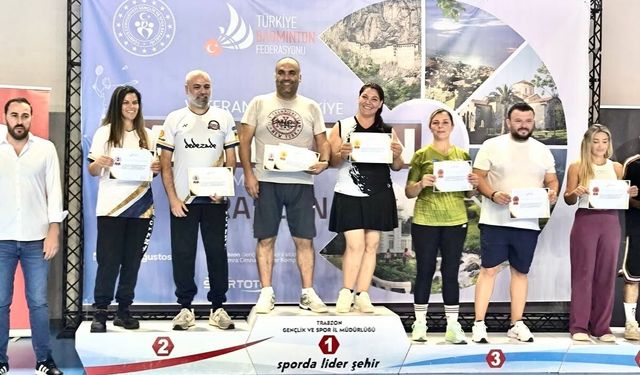 Veteran Badmintonculardan Niğde’ye 5 madalya