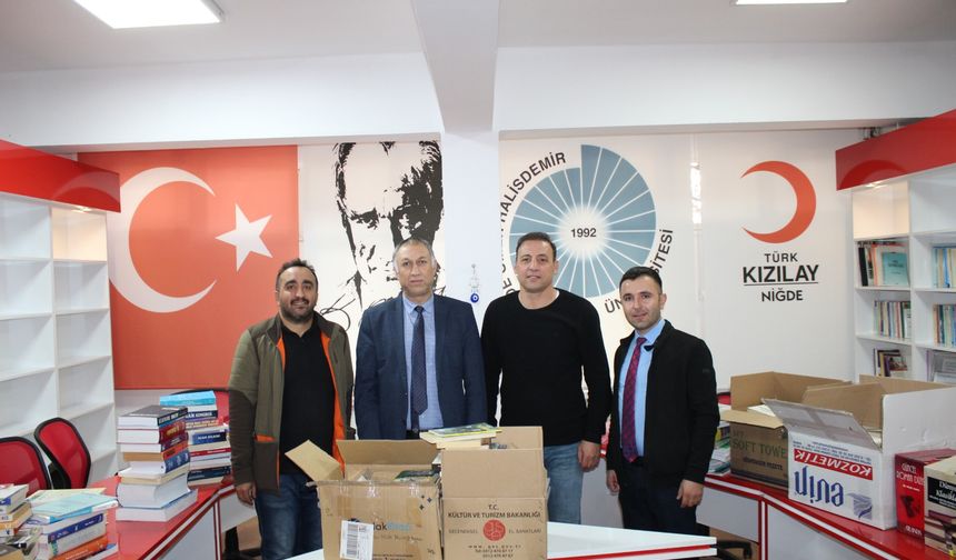 Bor kütüphanesinden anlamlı kitap bağışı