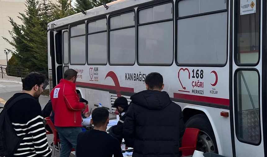 Öğrencilerden kan bağışı