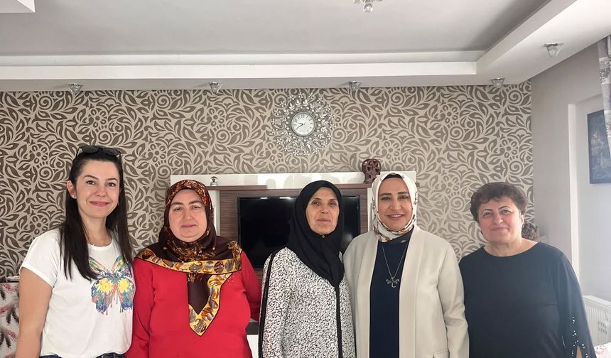 Özbek’ten Emekli Öğretmenlere Anneler Günü Ziyareti