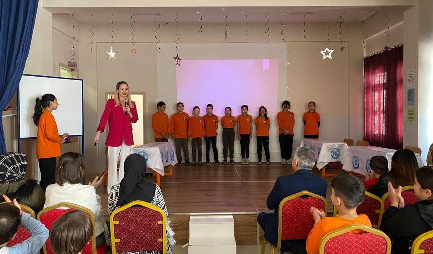 Halil Kitapçı Ortaokulu’nda İngilizce Bilgi Yarışması Düzenlendi