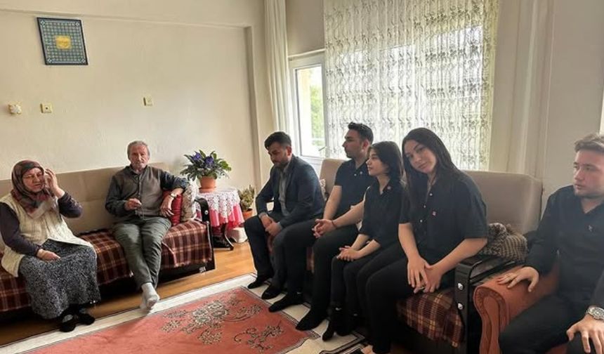 CHP Niğde Gençlik Kolları’ndan Şehit Annelerine Anneler Günü Ziyareti