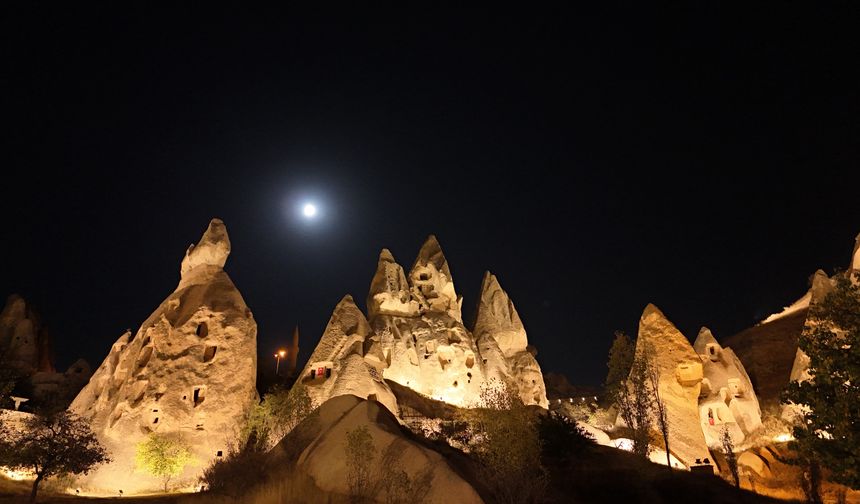 "Kunduz Süper Ay" göz kamaştırdı