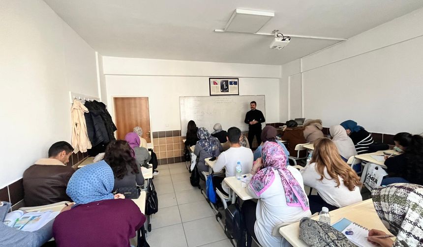 Niğde Halk Eğitimi Merkezi’nde KPSS Kursları Yoğun Tempoyla Sürüyor