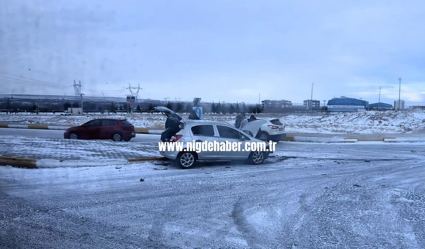 Aynı kavşak, yine kaza!