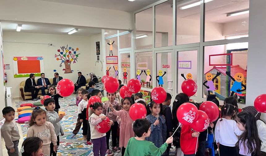 Kur’an eğitimi alan miniklere ziyaret