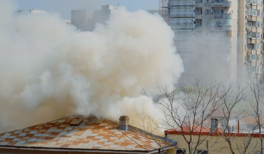 Devrilen soba yangına yol açtı