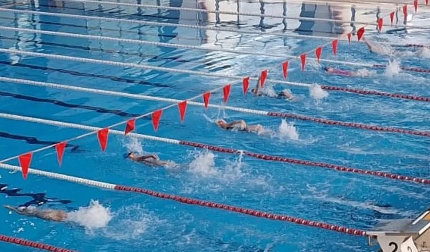 Genç Yüzücüler Türkiye Şampiyonası yolunda