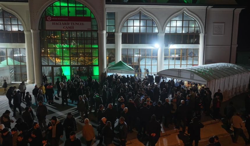 Muhabbet Çadırı Muradiye Camii’nde kuruldu