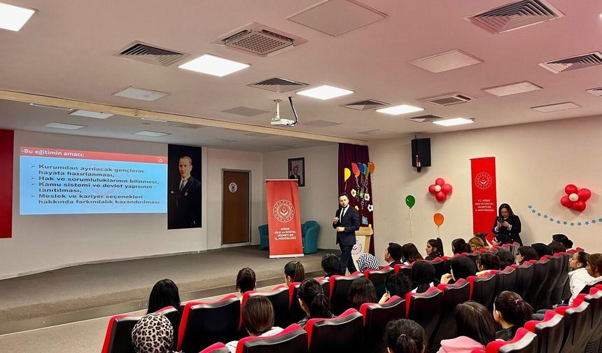 17 Yaş grubu gençlere Oryantasyon Eğitimi