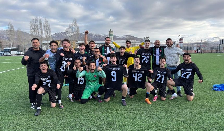 1990 Çiftlik Spor Play-Off’a Şampiyonlukla gidiyor