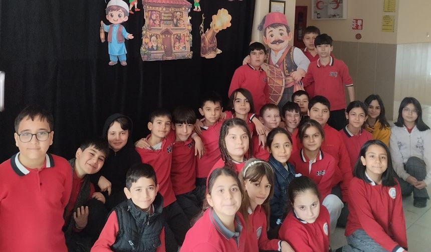 Niğde Kemal Çetintürk İlkokulu’nda Ramazan sofrası