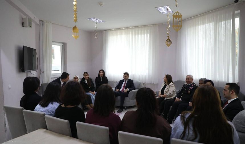 Bayramda Çocuklar ve Şehit Aileleri unutulmadı
