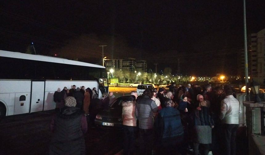 Bor’da Umre kafilesi dualarla uğurlandı