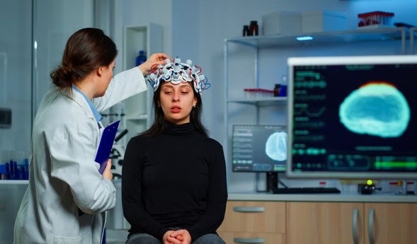 Geçmeyen baş ağrısına dikkat: Beyin tümörünün ilk sinyali olabilir