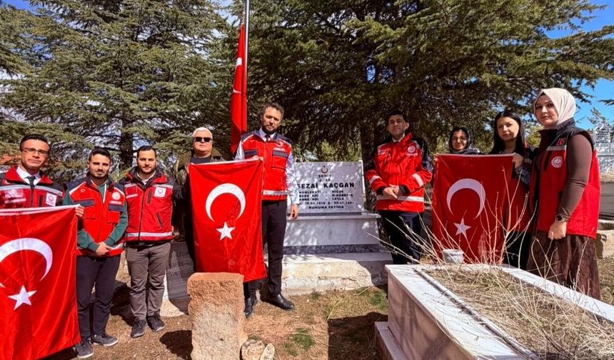 Niğde'de şehit kabirlerine anlamlı ziyaret