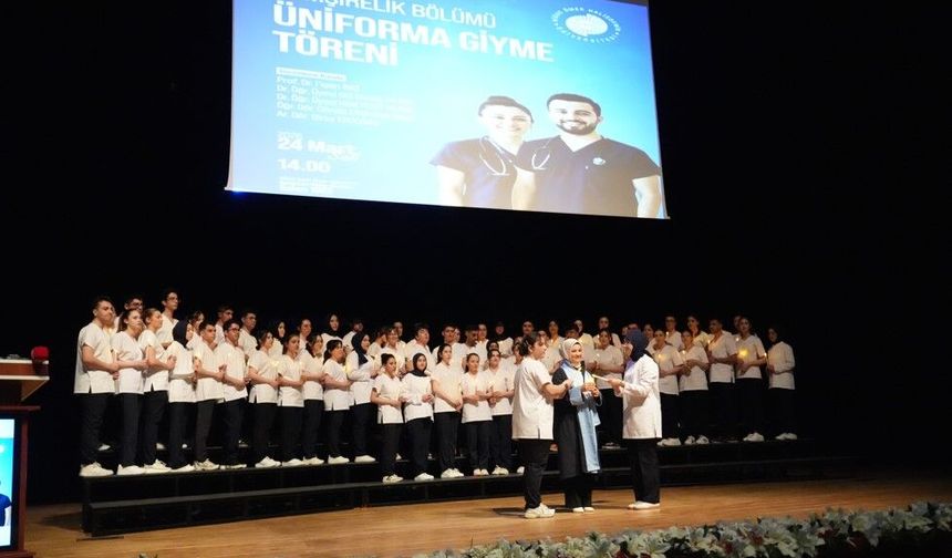 120 hemşire adayı üniforma giydi