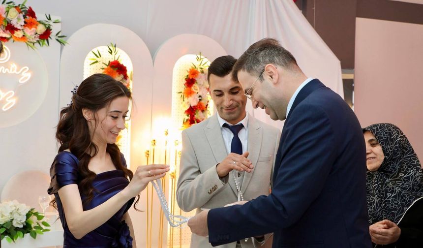 Vali Akmeşe Şehit kardeşinin nişanına katıldı