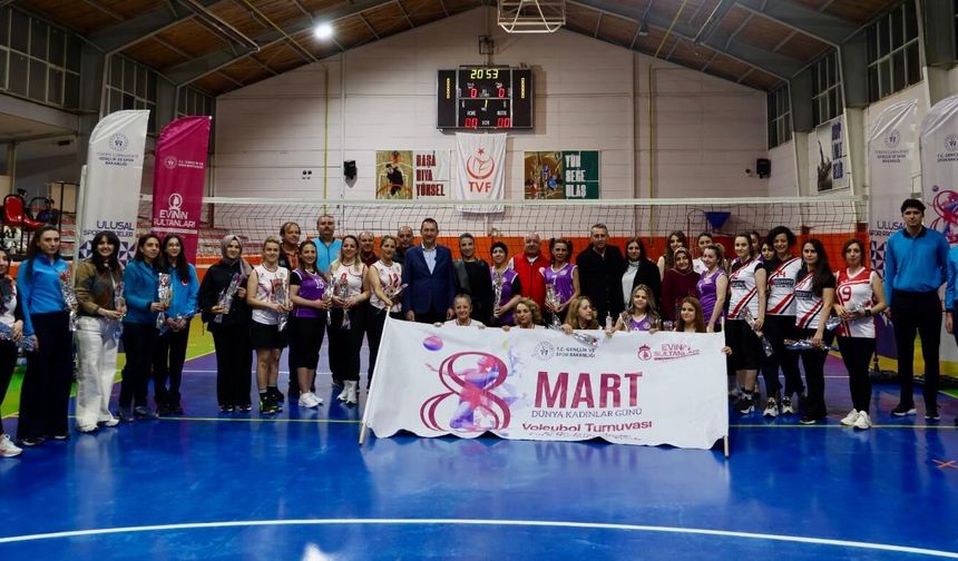 Bor’da Kadın sporculara anlamlı kutlama