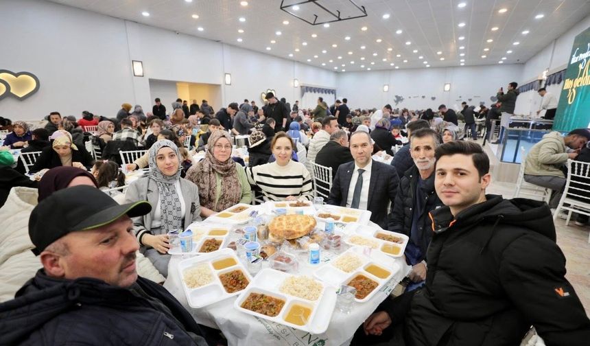 Başkan Özdemir: " Bereketli sofralarda yan yanayız"