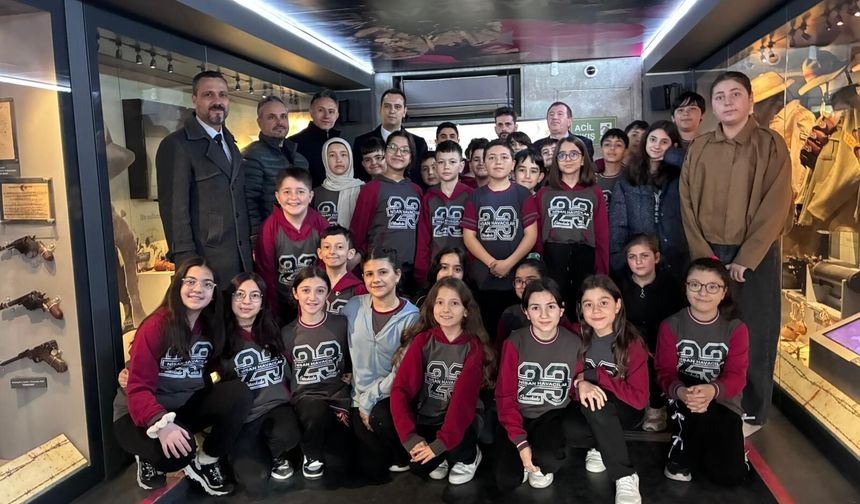 Çanakkale mobil müze tırı ziyaretçi akınına uğradı