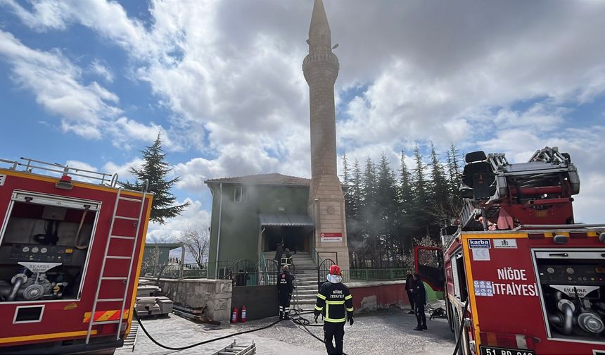 Niğde'de camide yangın!