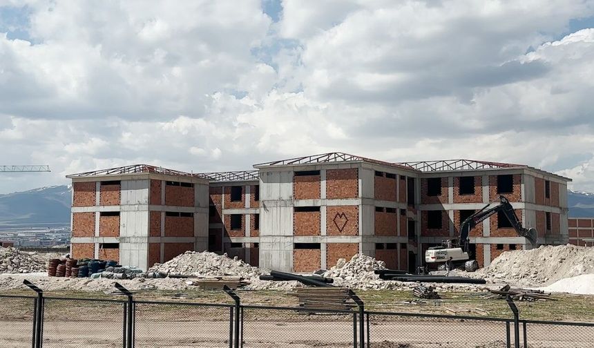 Cezaevi inşaatından düşen işçi yaralandı