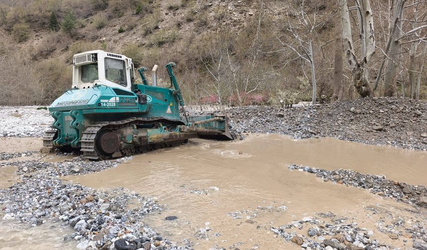 Taşkınlara müdahale çalışmaları devam ediyor