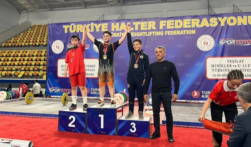 Halterde Türkiye Üçüncülüğü Niğde’nin!