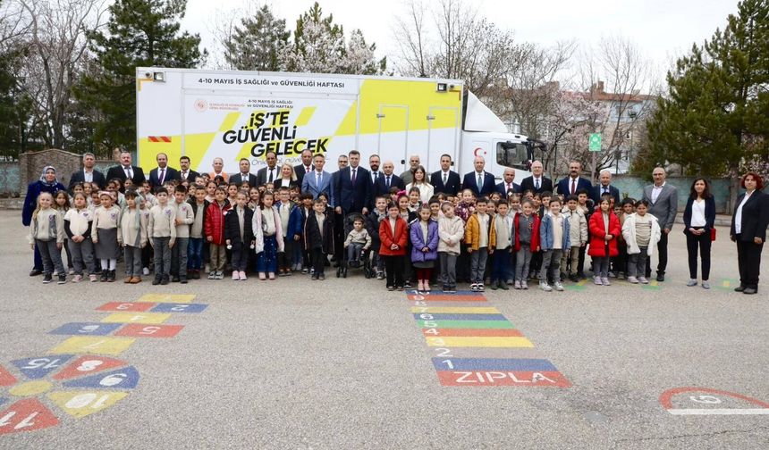 “İş’te Güvenli Gelecek Tırı” Behzat Ecemiş İlkokulu’nda