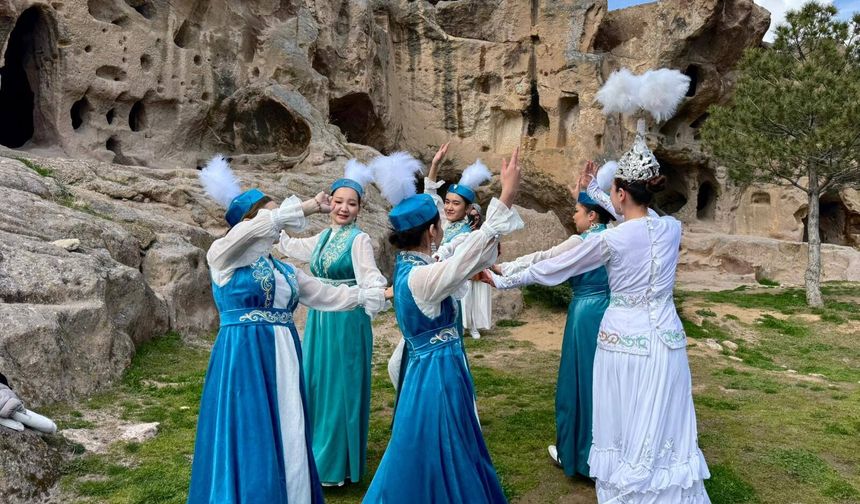 Kazaklardan Gümüşler Manastırı’na ziyaret
