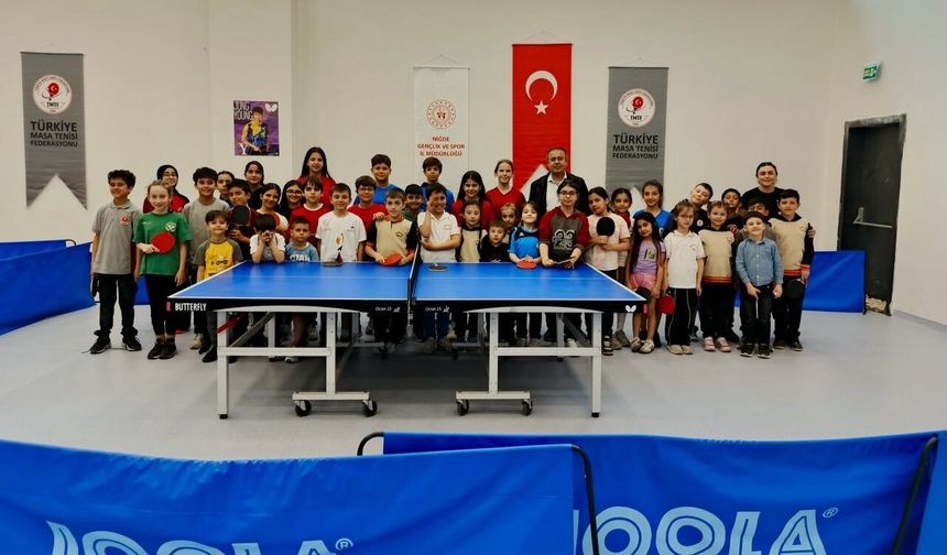 Masa Tenisi turnuvasında 23 Nisan coşkusu